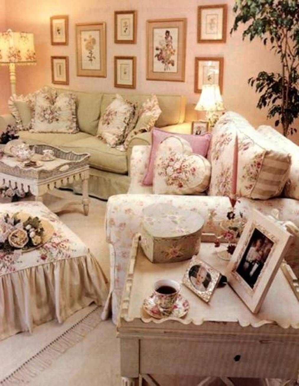 Living Room Furniture Vintage Style Trends Also Ideas Picture Inside Most Popular Vintage Style Wall Art (View 19 of 20)