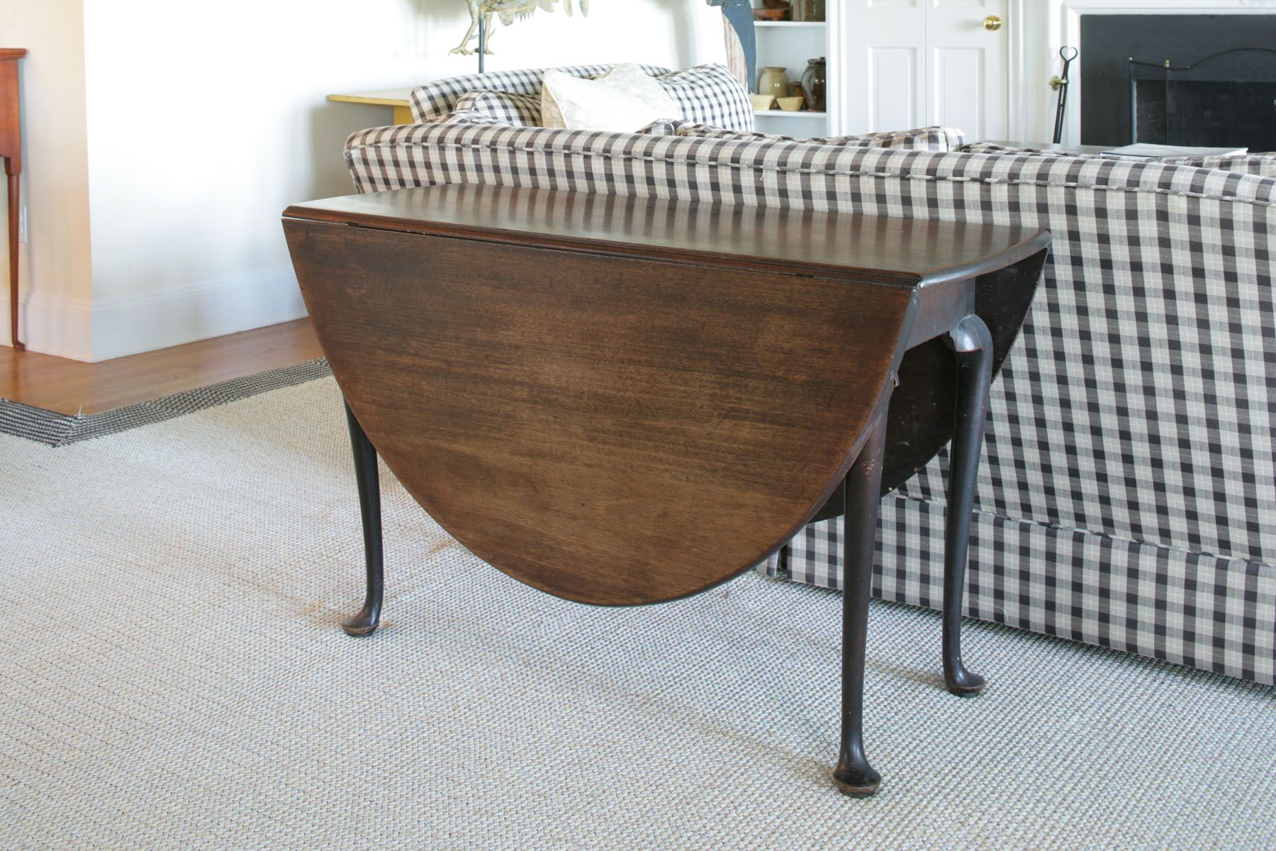 Drop Leaf Tables For Small Spaces – Homesfeed With Regard To Leaf Round Console Tables (View 8 of 20)