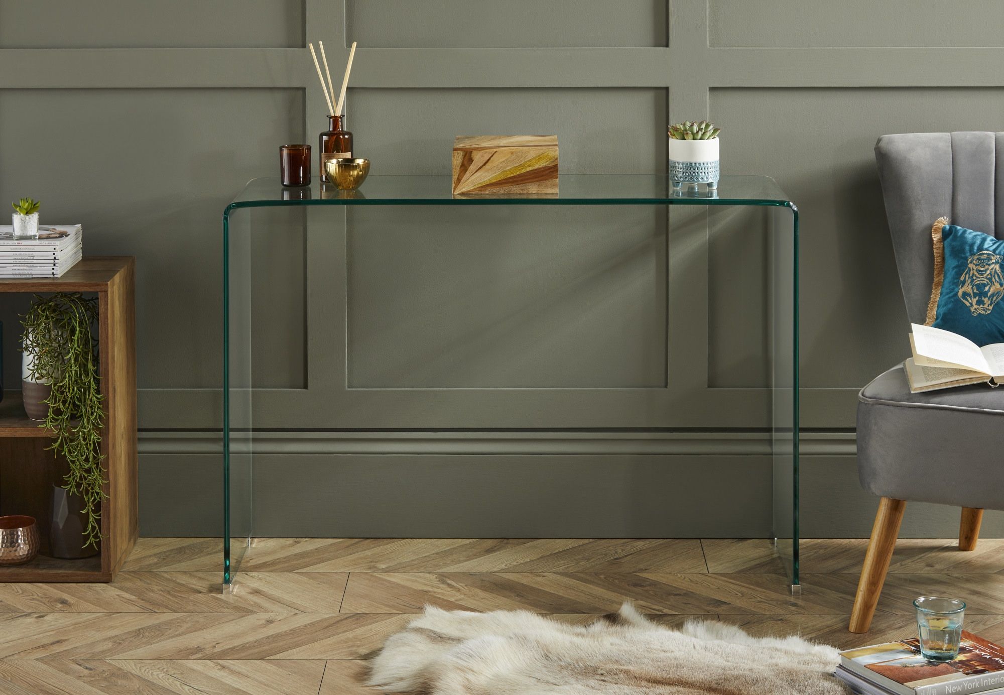 Modern Curved Glass Console Table | Furniturebox With Geometric Glass Modern Console Tables (View 4 of 20)