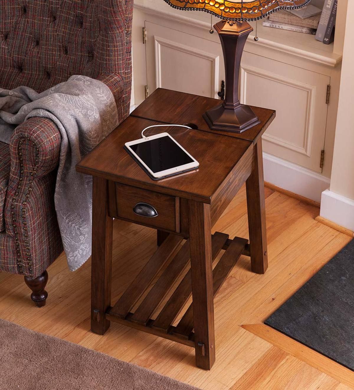End Table With Charging Station – Visualhunt Intended For Coffee Tables With Charging Station (View 4 of 20)