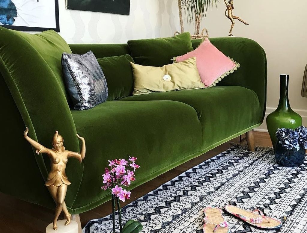 Awesome 47 Magnificient Lush Green Velvet Sofas Ideas In Cozy Living In 75&quot; Green Velvet Sofas (Gallery 7 of 20)