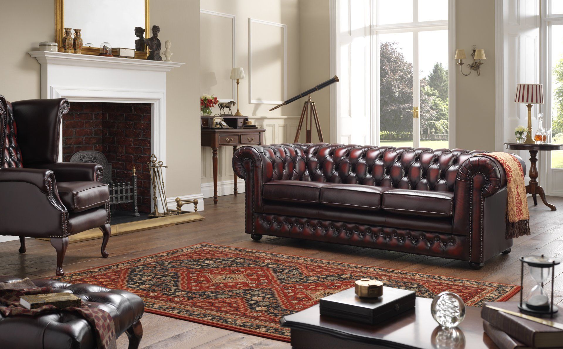 Chesterfield 3 Seater Leather Sofa In A Traditional Living Room Regarding Traditional 3 Seater Sofas (View 8 of 20)