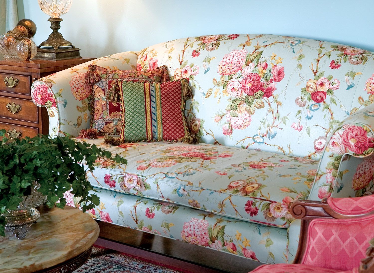 Classic Décor: Using Roses To Embellish | Decorate | Floral Sofa, Sofa Intended For Sofas In Pattern (Gallery 8 of 20)