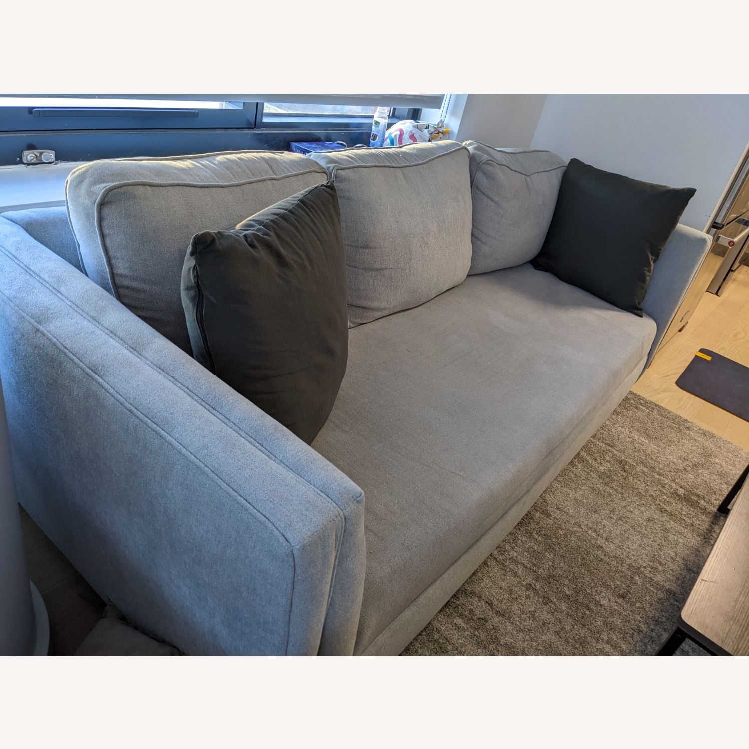 Raymour & Flanigan Nicoletta Modern Light Grey Sofa – Aptdeco Regarding Modern Light Grey Loveseat Sofas (View 18 of 20)