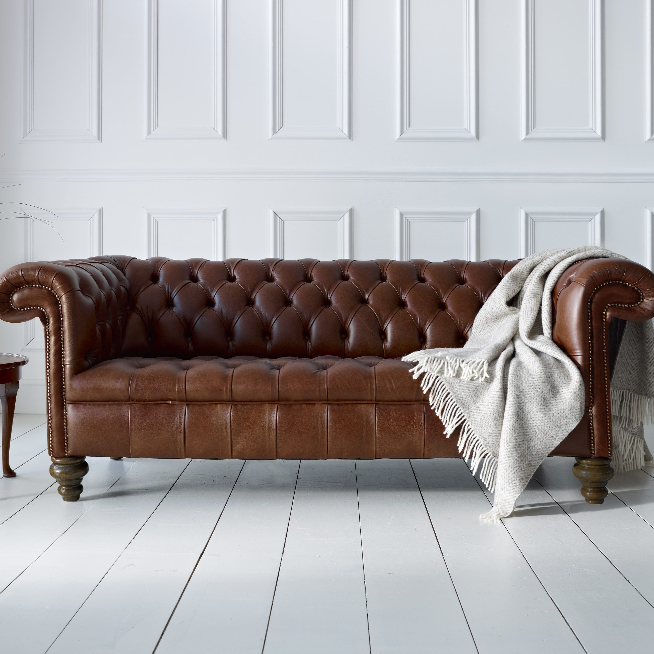 What Makes A Sofa A Chesterfield Sofa? – The Chesterfield Company Within Chesterfield Sofas (Gallery 3 of 21)