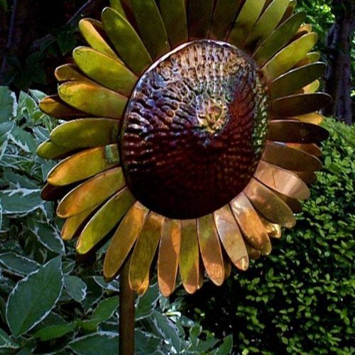 Metal Sunflower Yard Art (Photo 22 of 26)