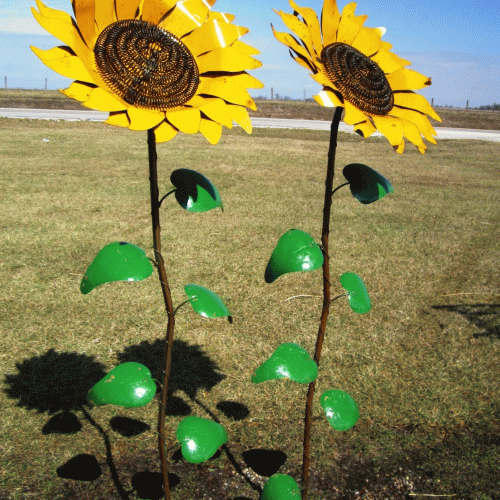 Metal Sunflower Yard Art (Photo 1 of 26)