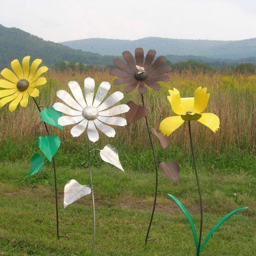 Metal Sunflower Yard Art (Photo 3 of 26)