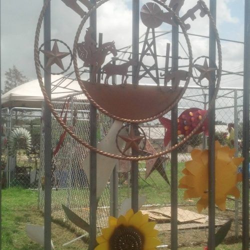 Metal Sunflower Yard Art (Photo 14 of 26)