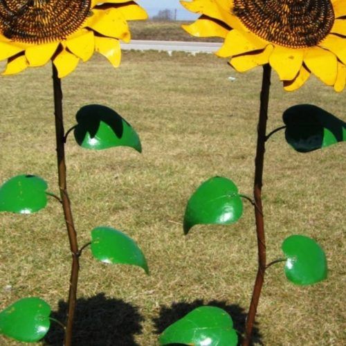 Metal Sunflower Yard Art (Photo 6 of 26)