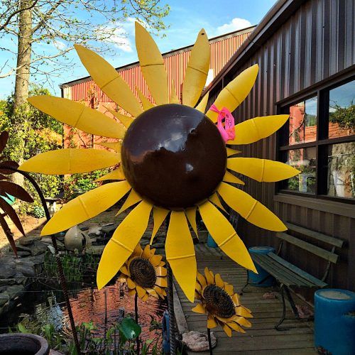 Metal Sunflower Yard Art (Photo 2 of 26)